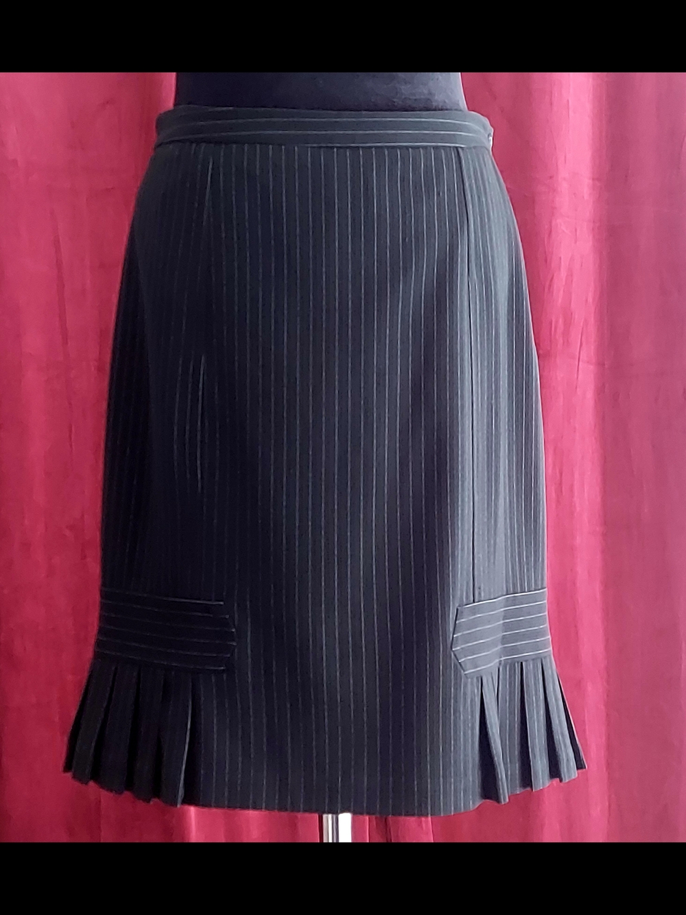 Max Studio Black Pinstripe Midi Skirt with Pleated Hem Panels - Sz 8 - Workwear